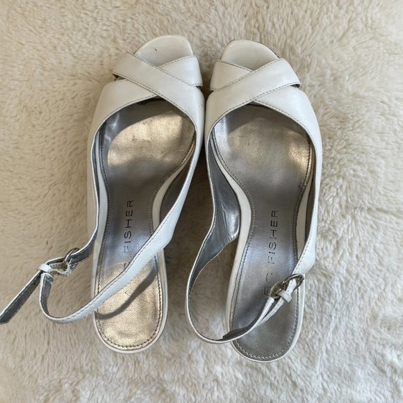 Marc Fisher White Wedge Slingback Size 6 - Picture 2 of 4